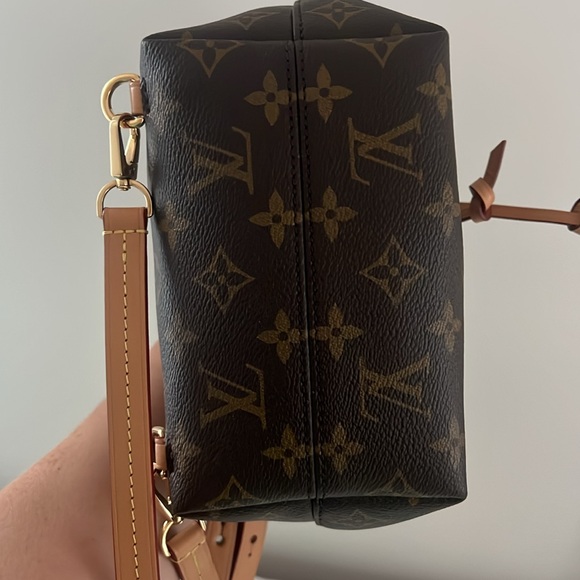 Louis Vuitton Monogram back pack (medium) - Picture 6 of 6